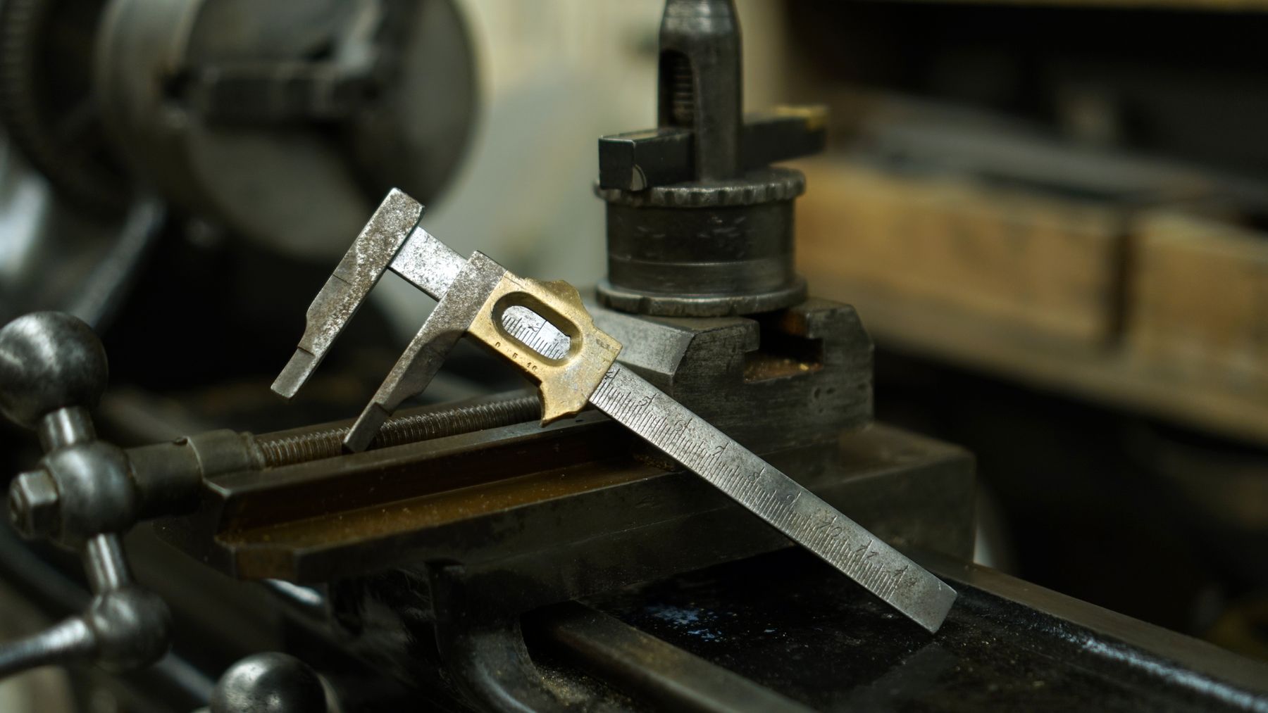 Messschieber an einem Werkstück